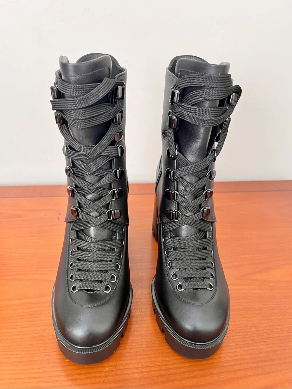 Christian Louboutin Macademia 100 Black Leather Ankle Buckle   Ankle Boots Sz 38
